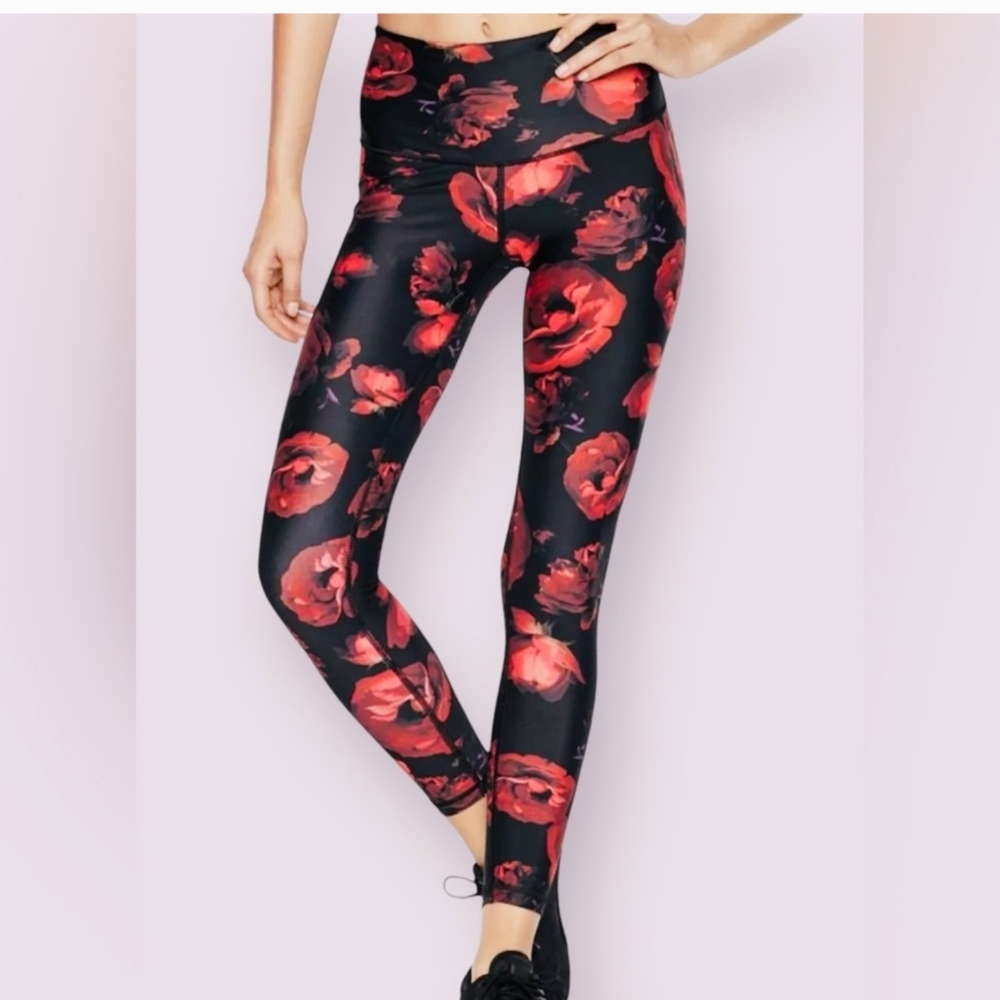 VICTORIA SECRET Sport Leggings Black and Red Rose. Size M